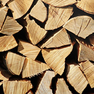 Holzstapel Balkon Sichtschutz